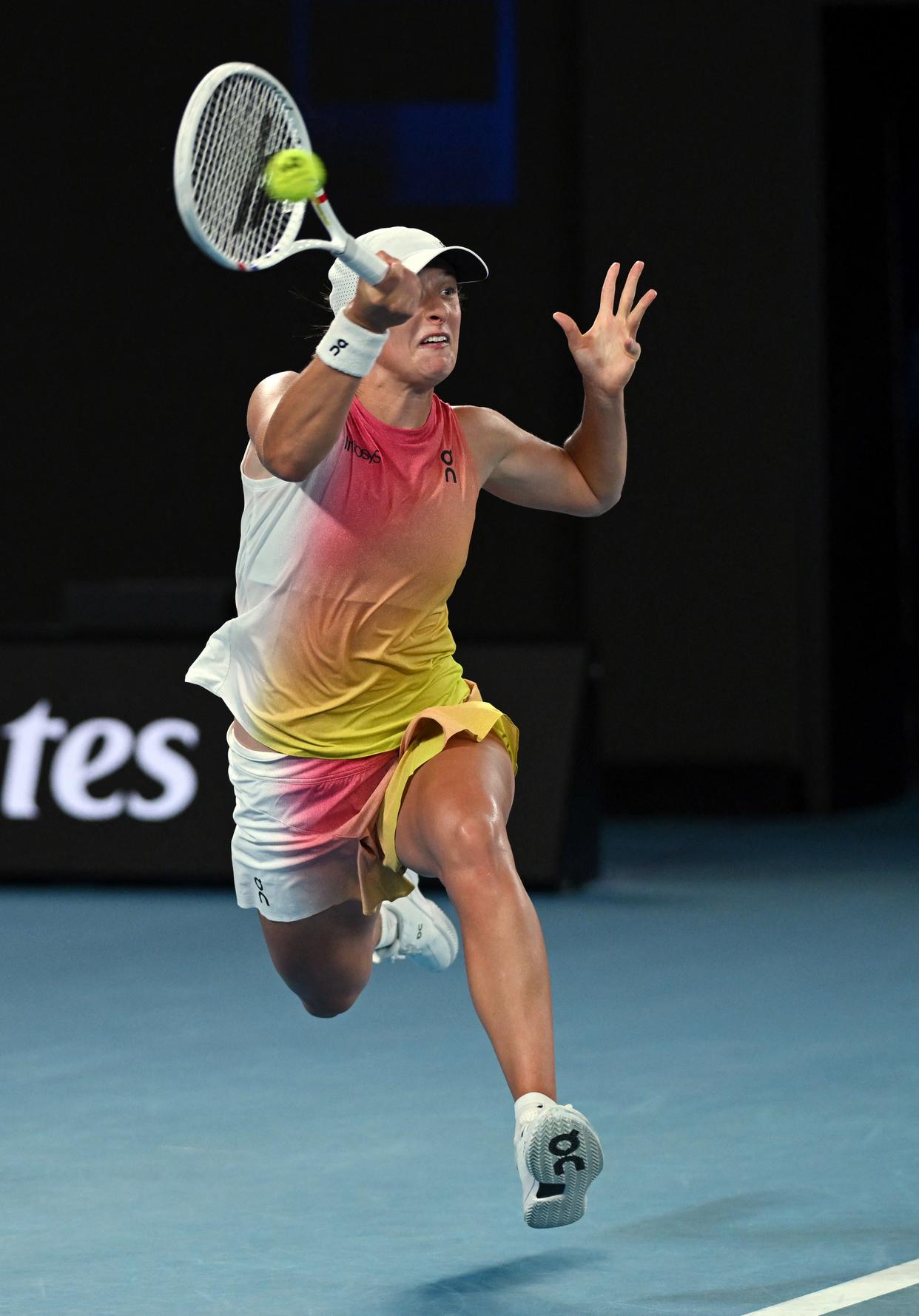 网球选手刷新世界纪录,震撼全场 网球选手刷新世界纪录,震撼全场