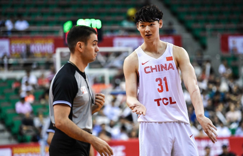 关于青岛队碾压雄鹿，王哲林惊艳四座的信息