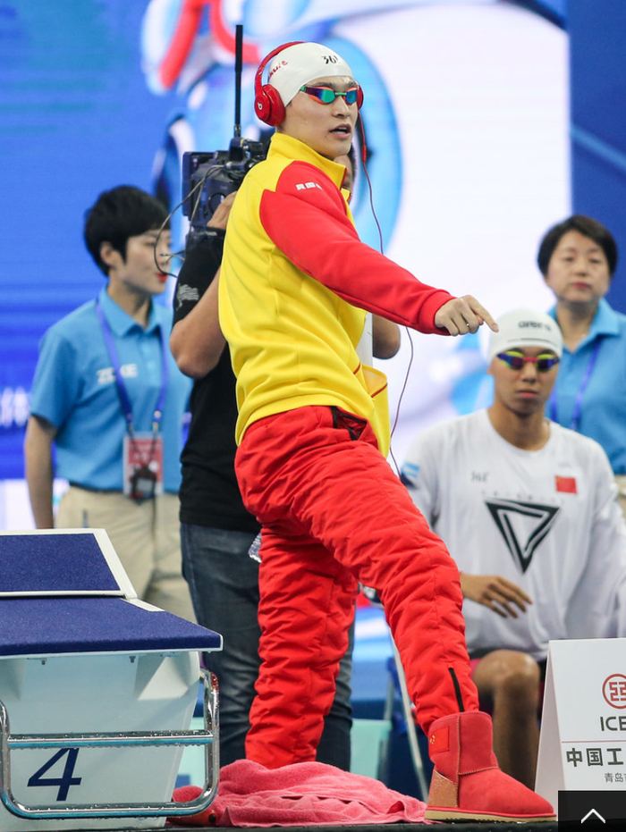 韩国体操选手飒爽出场，霸气斩获冠军