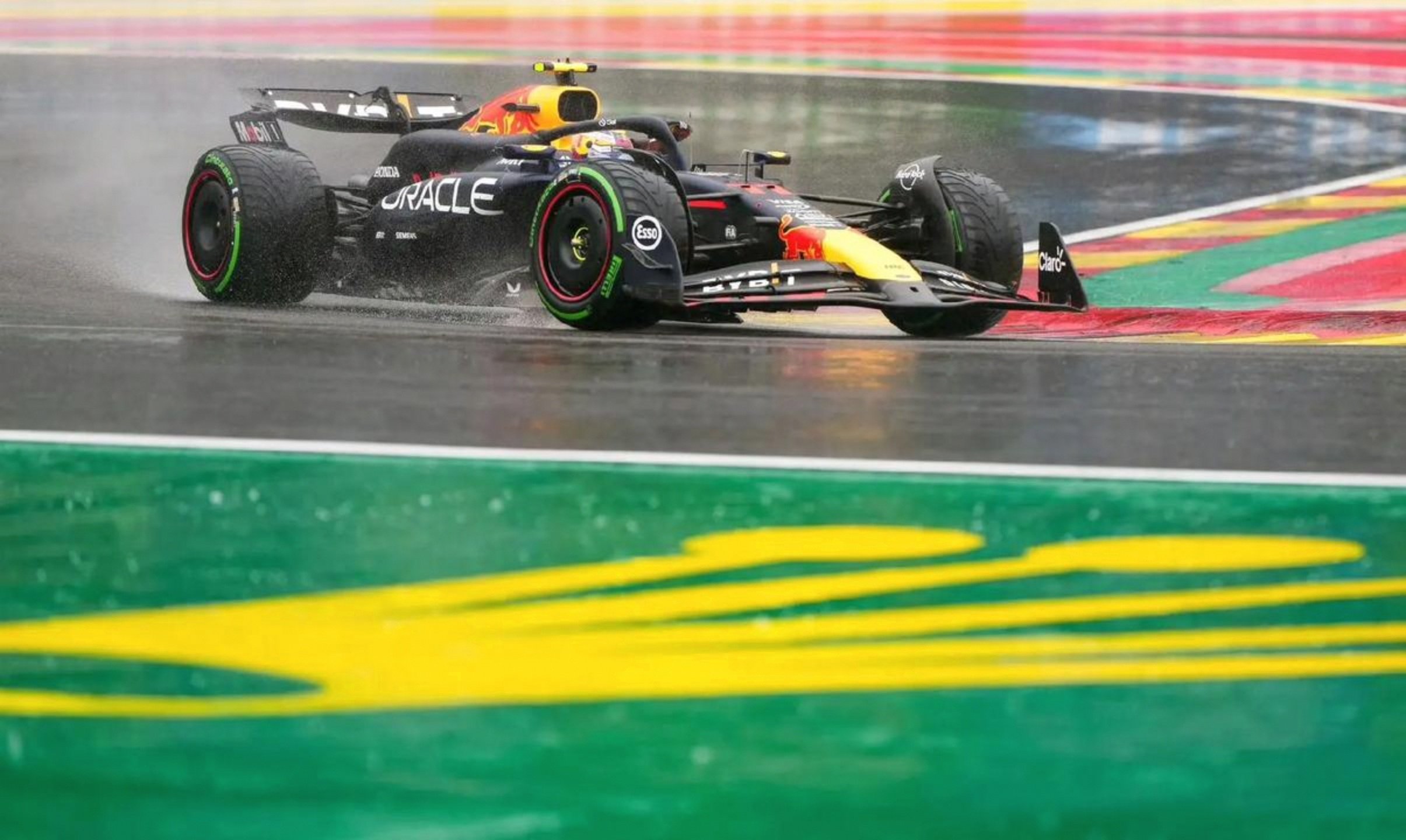 红牛车队逆转阿斯顿马丁,佩雷兹高光表现 红牛车队逆转阿斯顿马丁,佩雷兹高光表现