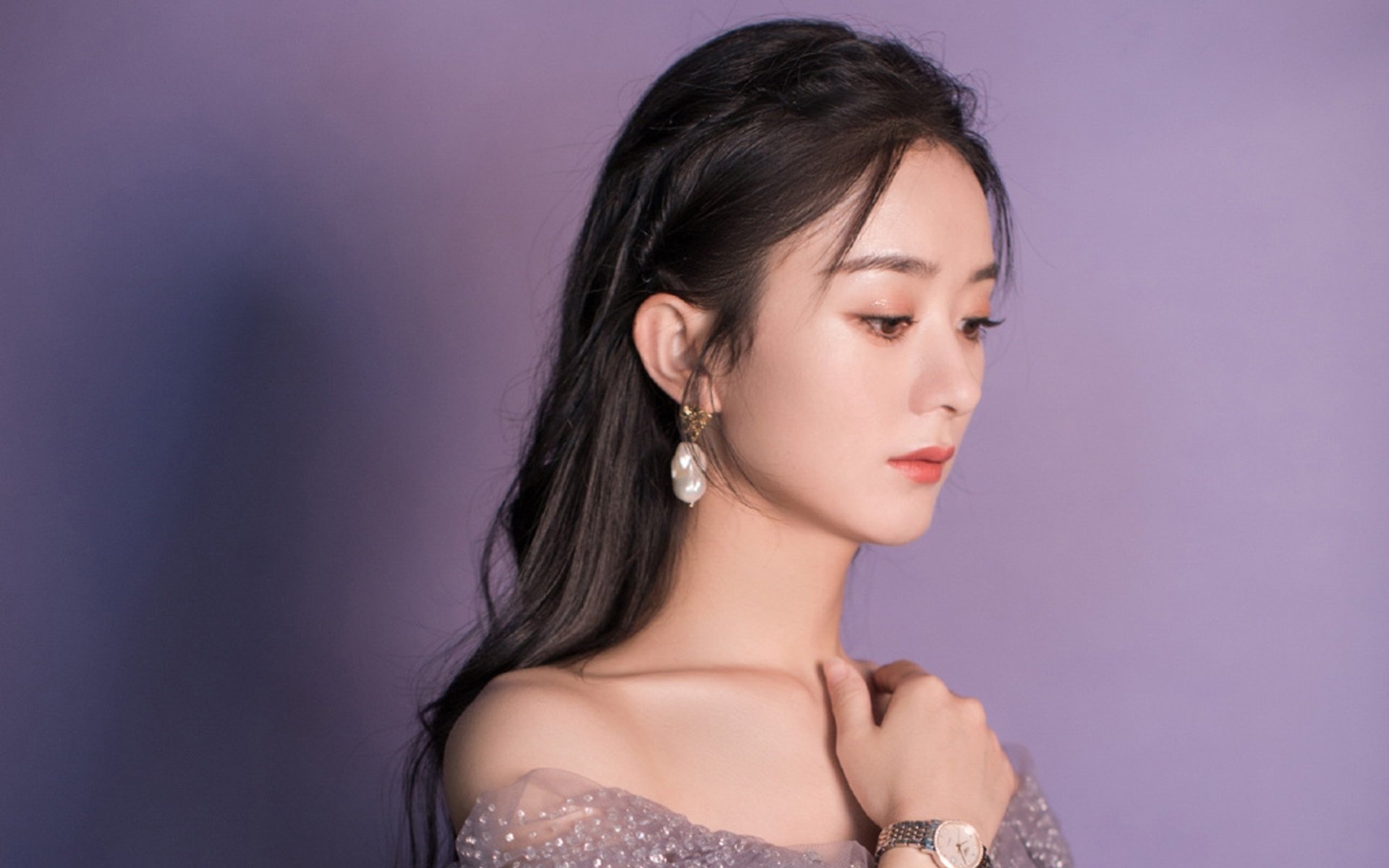 暗夜微光，阿克的六十分贝与一场未被喧嚣掩盖的里程碑